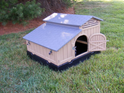 Snap Lock Standard Chicken Coop by Formex