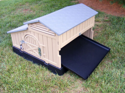 Snap Lock Standard Chicken Coop by Formex